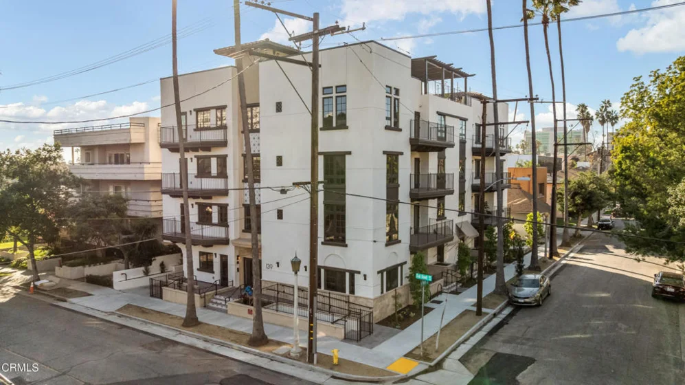 139 S Oak Knoll Avenue #301 photo 28