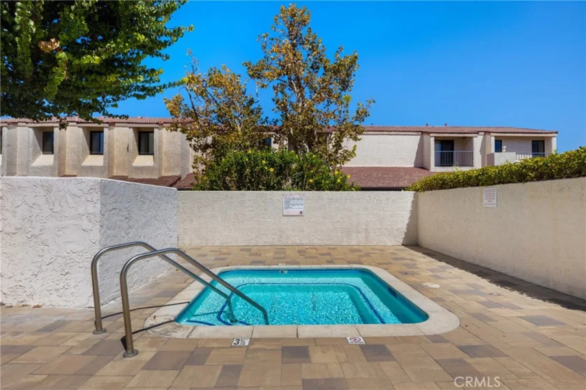 6021 Lindley Avenue #12 photo 29
