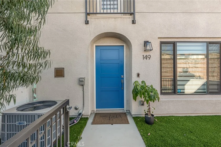 149 E Knox photo 1