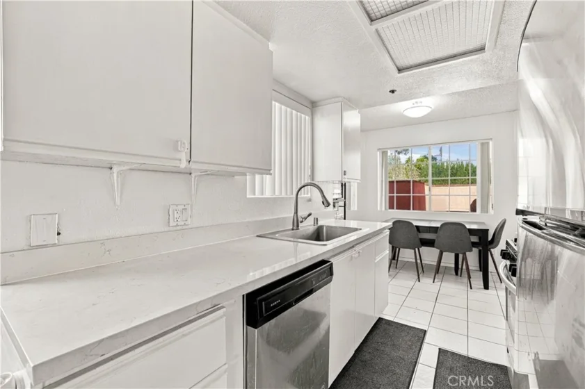 147 W Acacia #160 photo 10