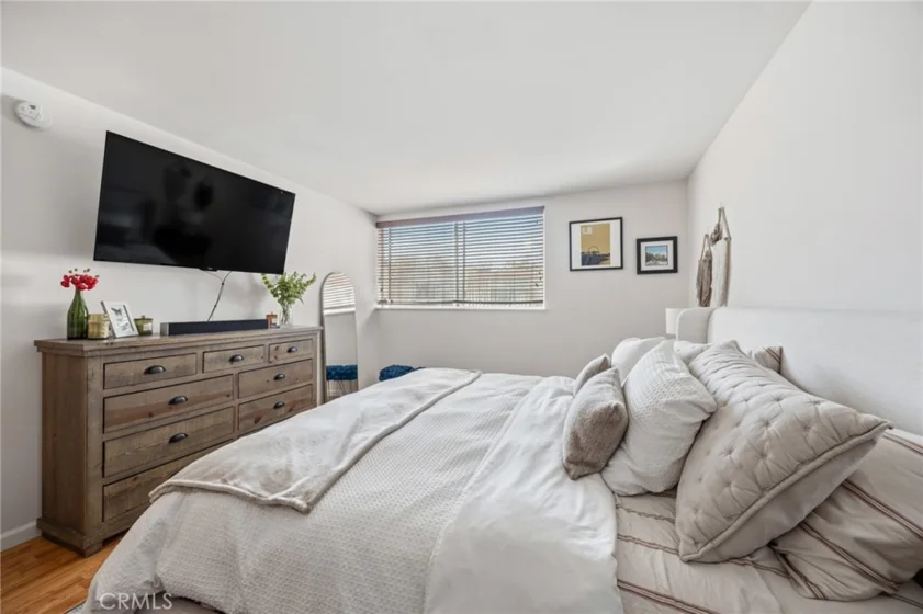 14141 Dickens #312 photo 18