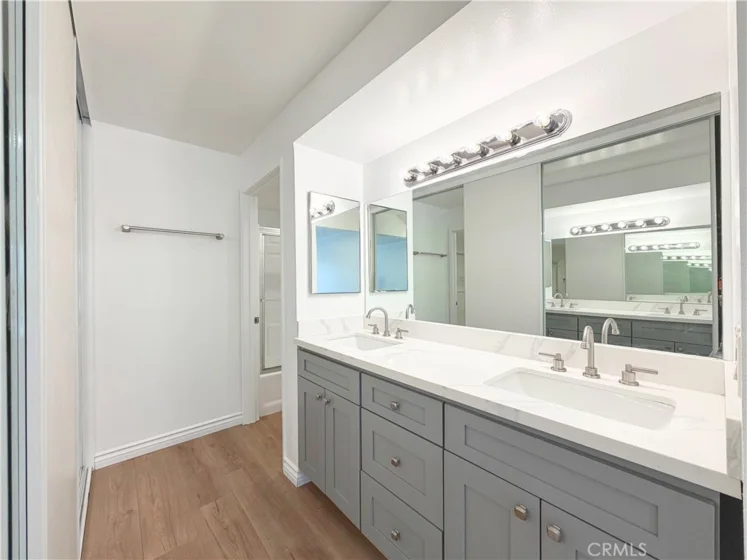 21500 Burbank #328 photo 19
