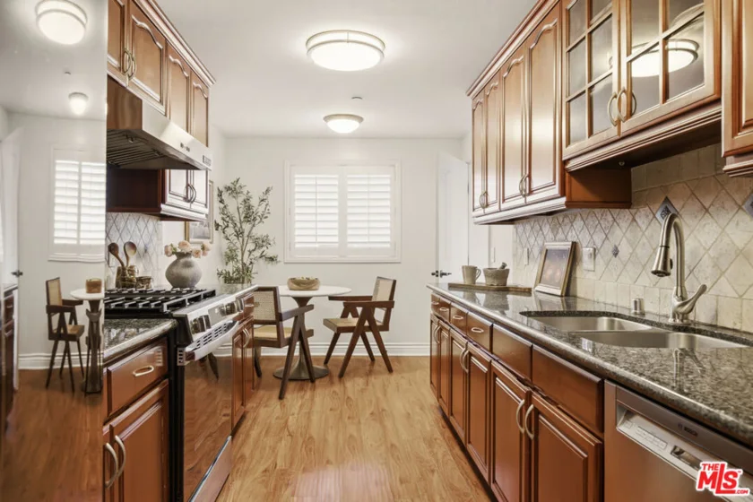 2486 S Centinela Avenue #303 photo 9