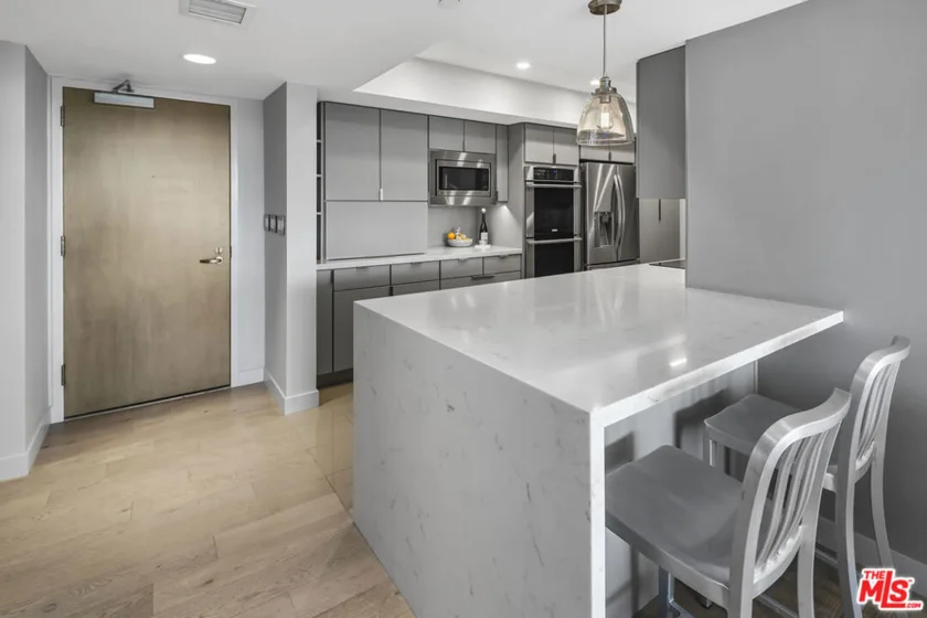 13700 Marina Pointe Drive #1620 photo 10