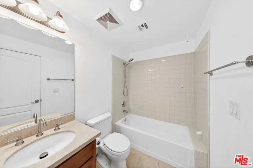 956 S Wilton Place #201 photo 7