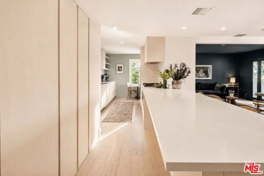 930 California Avenue #301 photo 3
