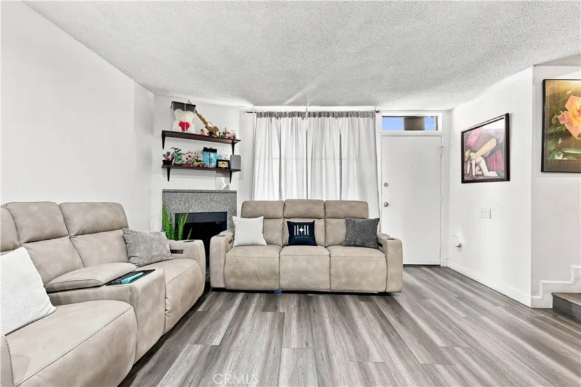 9625 Sylmar Avenue #23 photo 2