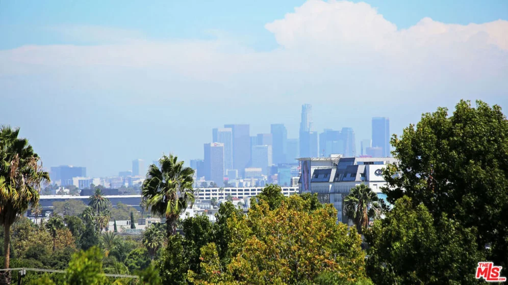 447 N Doheny Drive #102 photo 31