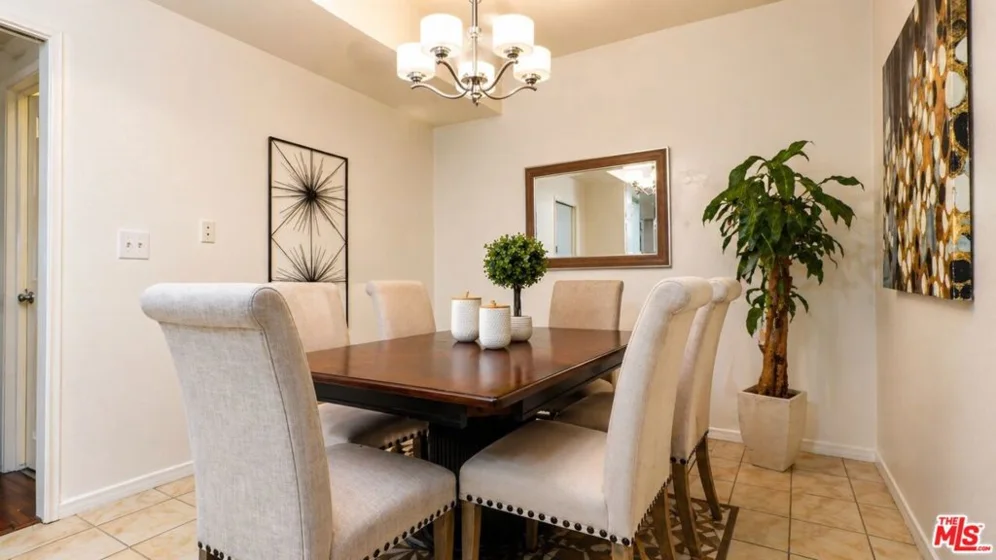 5139 Balboa Boulevard #12 photo 4
