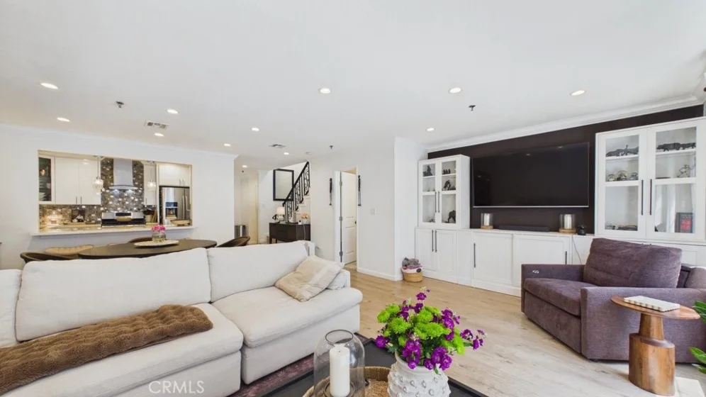 735 W California #102 photo 2