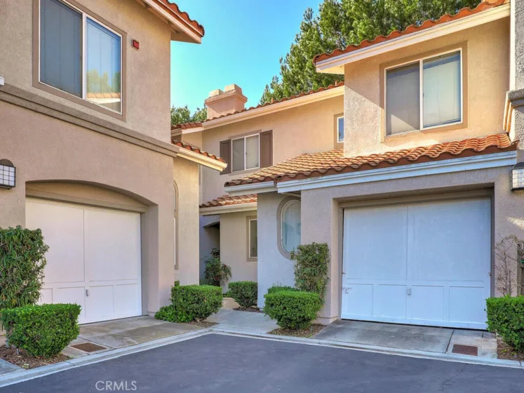 120 California Court photo 1