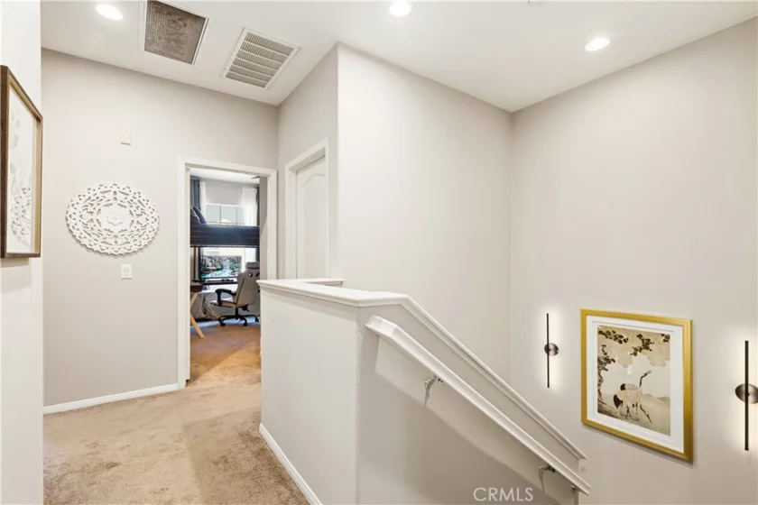 2 Sheridan photo 17
