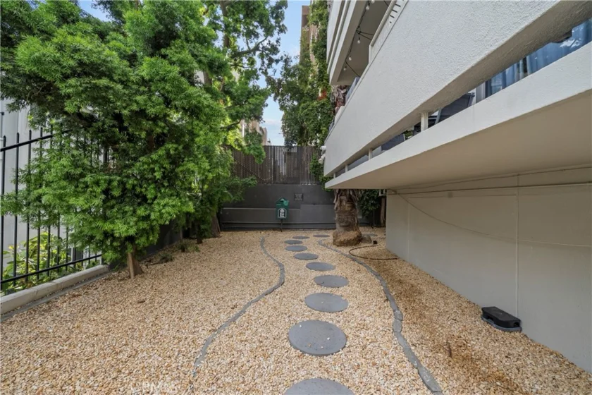 7250 Franklin #311 photo 38