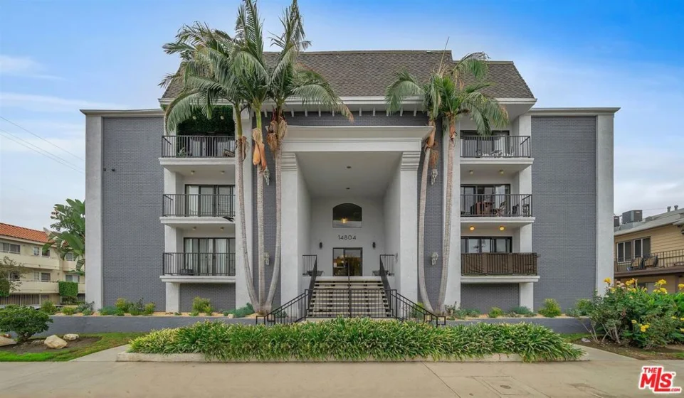 14804 Magnolia Boulevard #3 photo 1