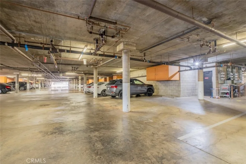 1305 N Columbus Avenue #112 photo 34