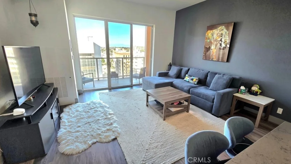 488 E Ocean #1607 photo 1