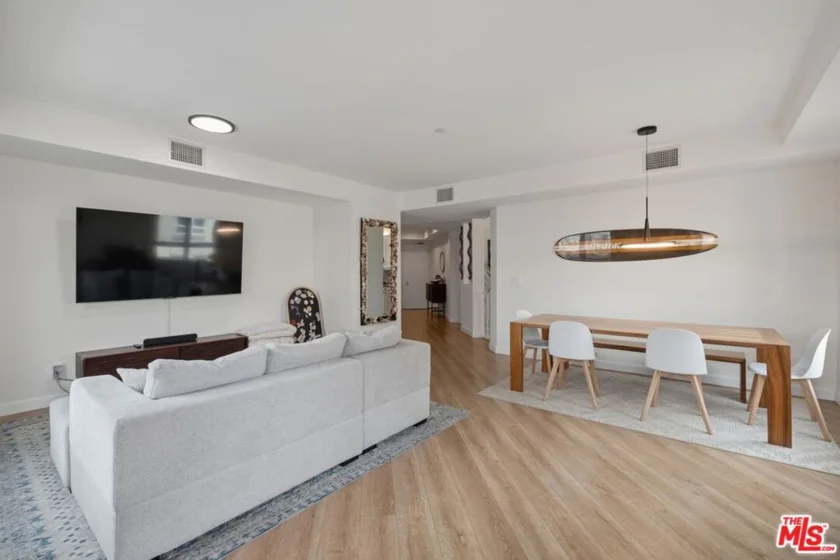 12222 Wilshire Boulevard #501 photo 2