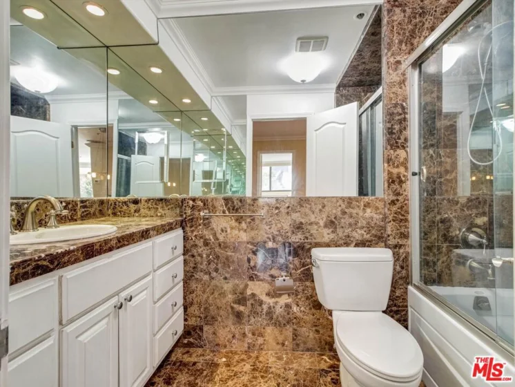 121 S Hope Street #433 photo 10