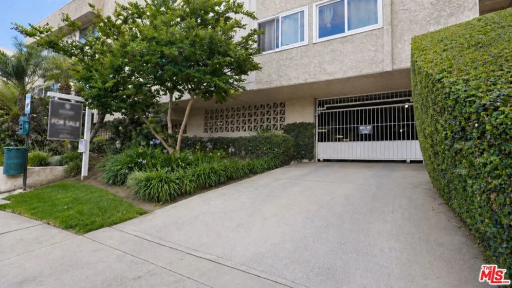 5139 Balboa Boulevard #12 photo 34