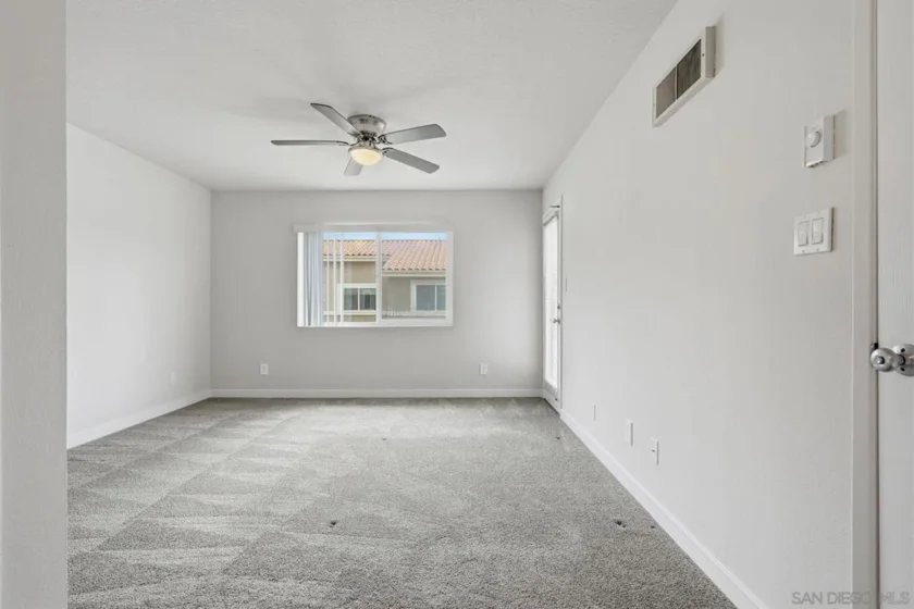 7425 Charmant #2902 photo 8
