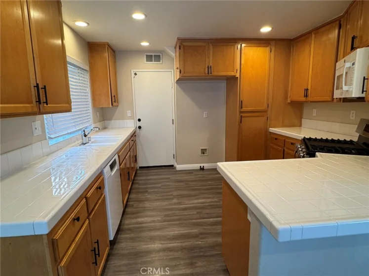 16 Torres Pointe photo 9