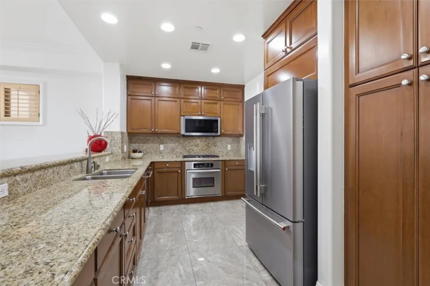 143 N Arnaz Drive #105 photo 7