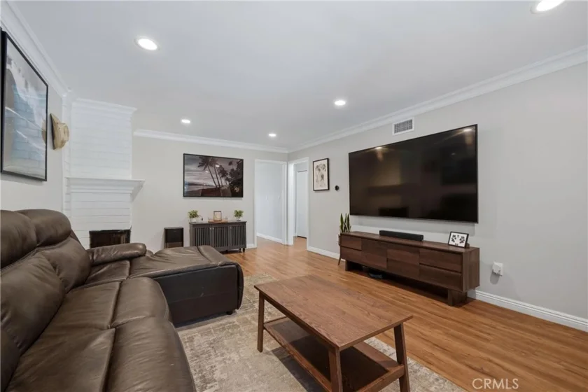 3131 Laurel Avenue #9 photo 2