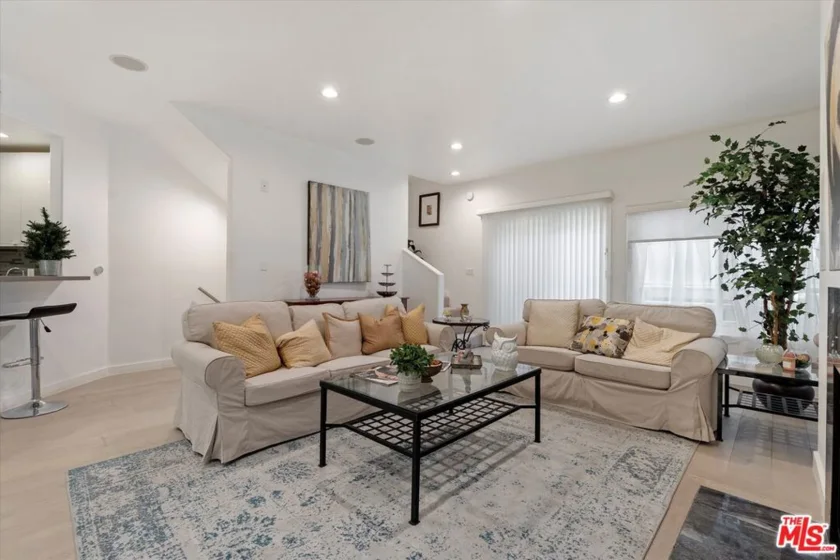 1160 Granville Avenue #108 photo 7