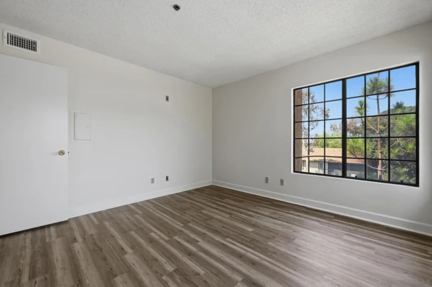 5649 Lake Park #301 photo 27