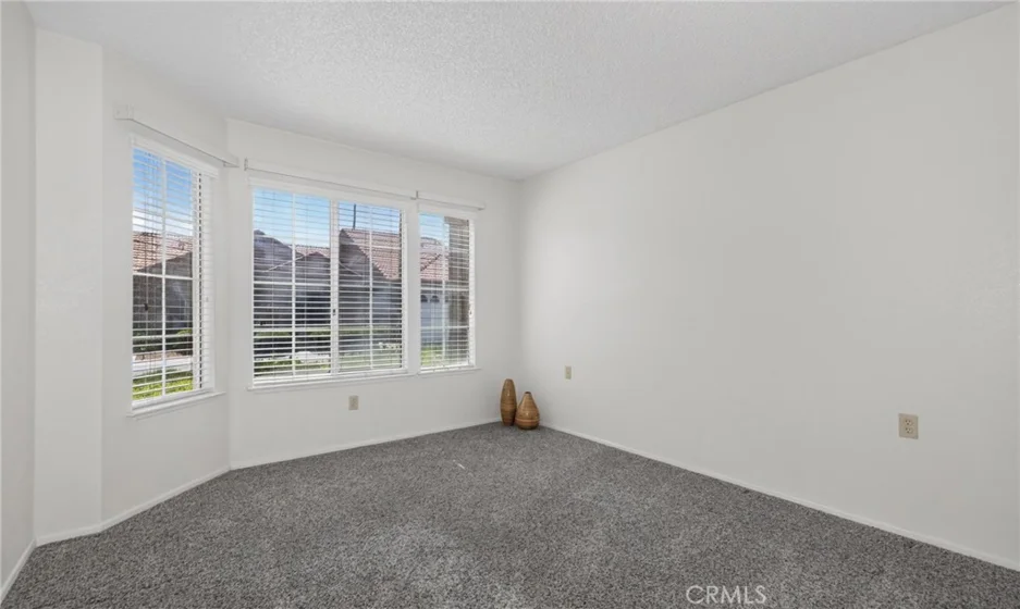983 Stonecrest Street photo 4