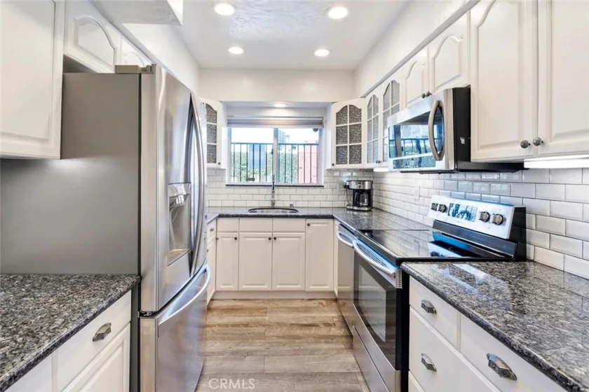 15248 Dickens Street #102 photo 13