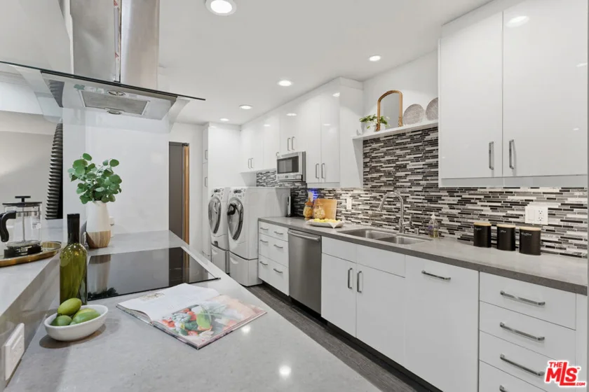 1015 N Kings Road #110 photo 12