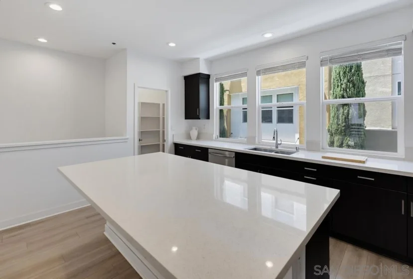 745 Shoreline Road photo 17