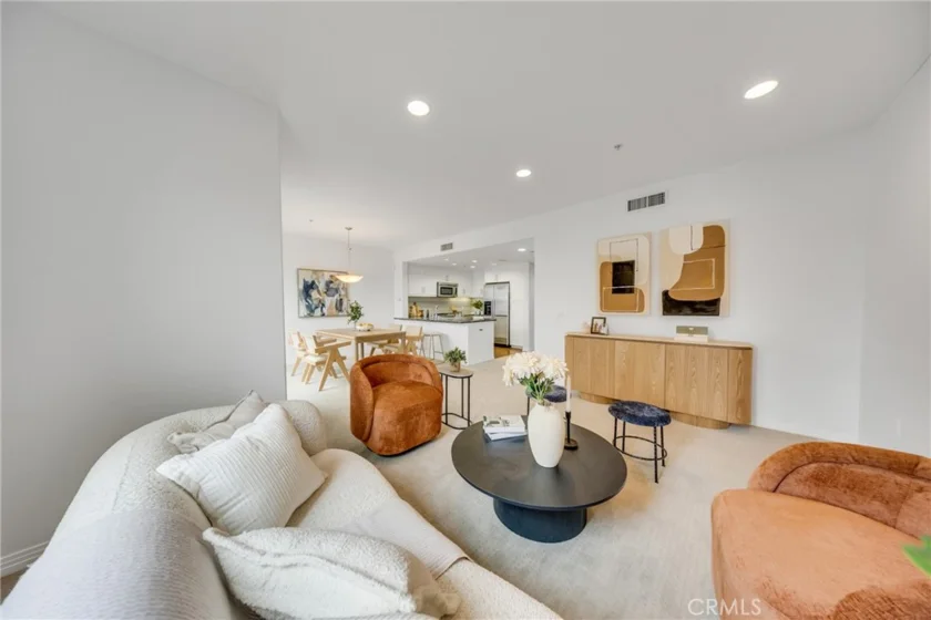 931 E Walnut #307 photo 15