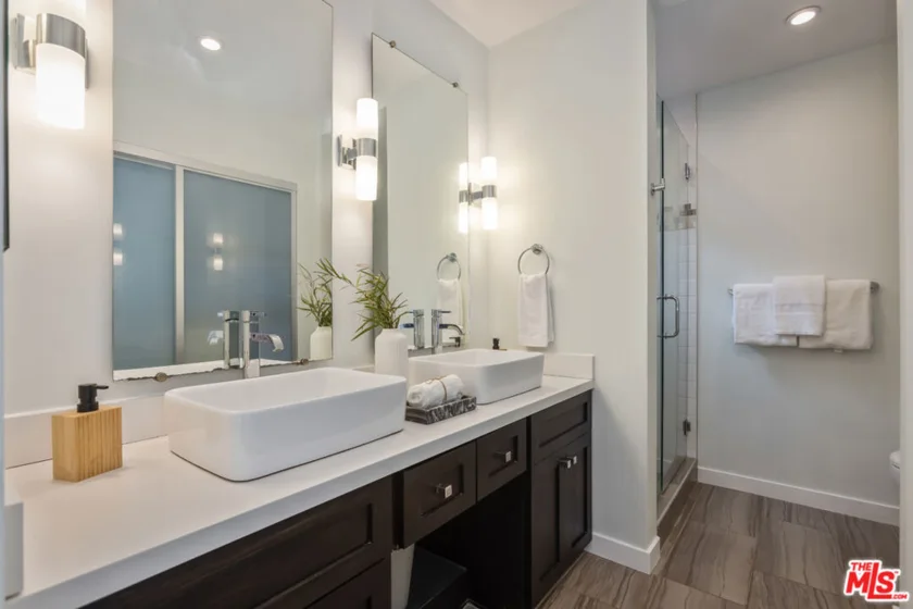 1045 N Kings Road #107 photo 16