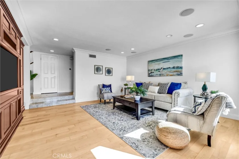 70 Fairlake photo 22