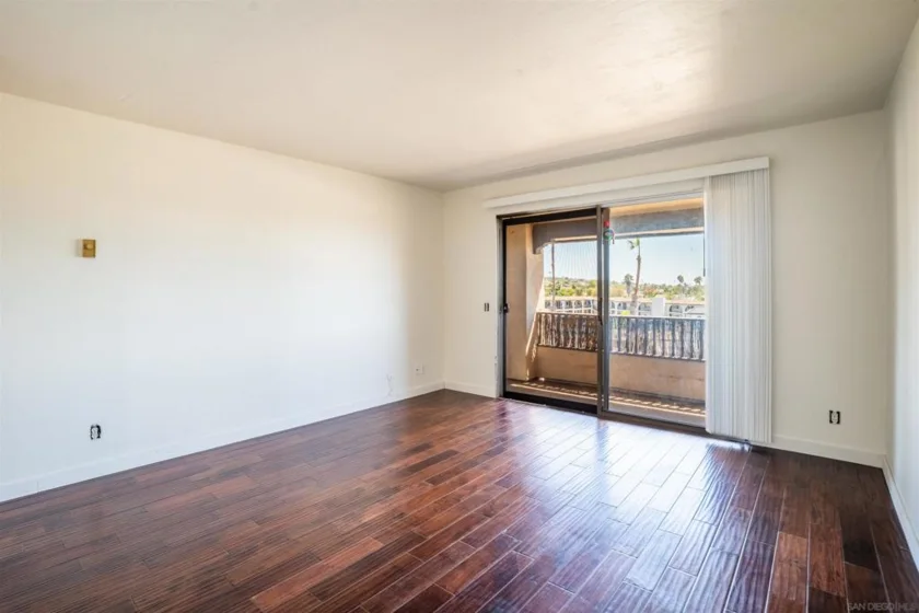 2540 Clairemont Drive #307 photo 11