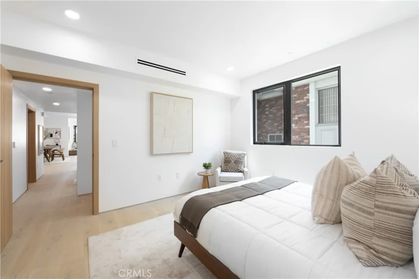 1361 Kelton Avenue #403 photo 8