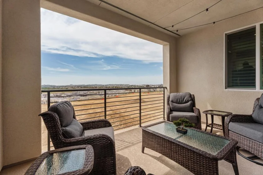 444 Bunsen Street photo 36