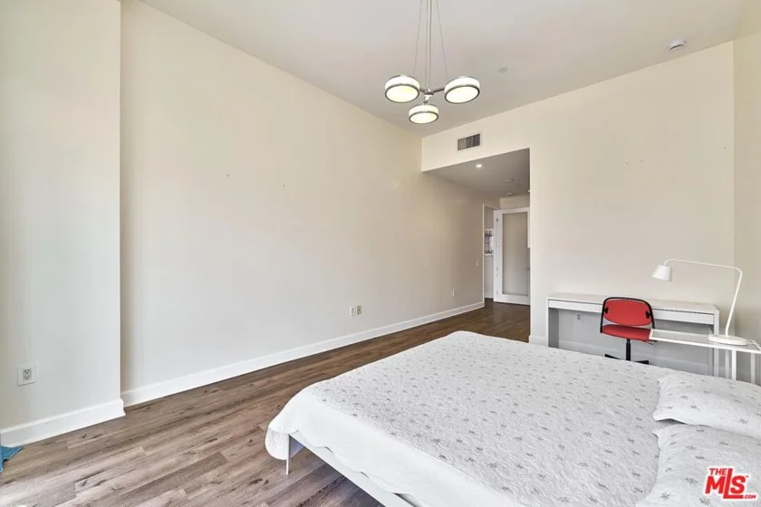 3223 W 6th Street #1005 photo 23