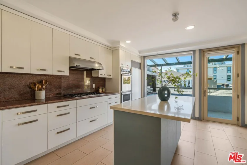 1645 Malcolm Avenue #302 photo 3