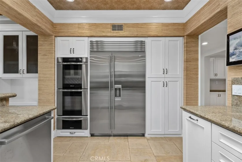 2600 Newport photo 13