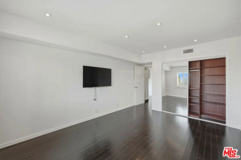 1121 N Olive Drive #302 photo 25