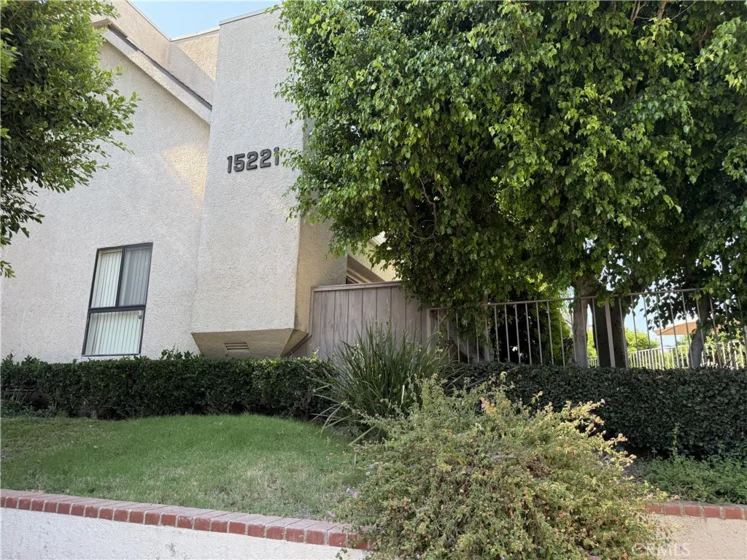 15221 Magnolia #E photo 2