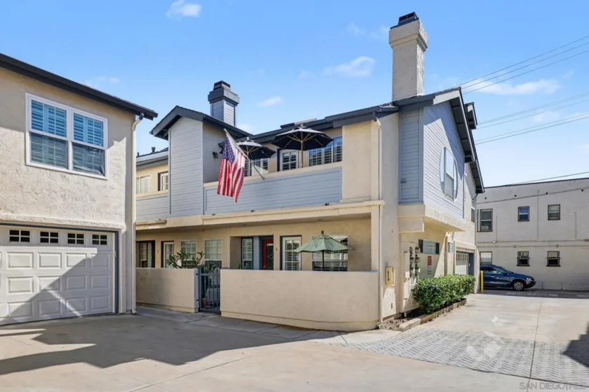 1100 Adella Avenue #4 photo 1