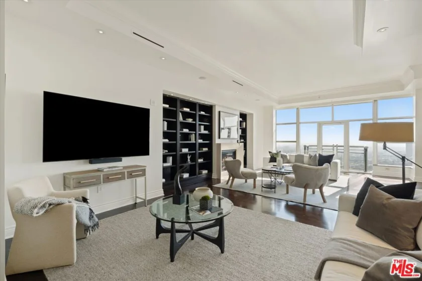 10776 Wilshire Boulevard #1904 photo 1