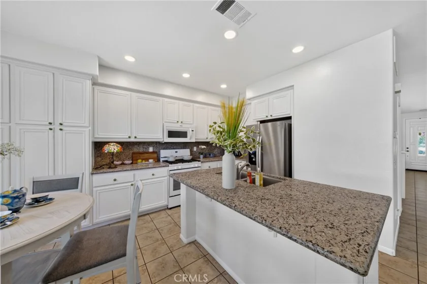 28432 Plymouth Way photo 2
