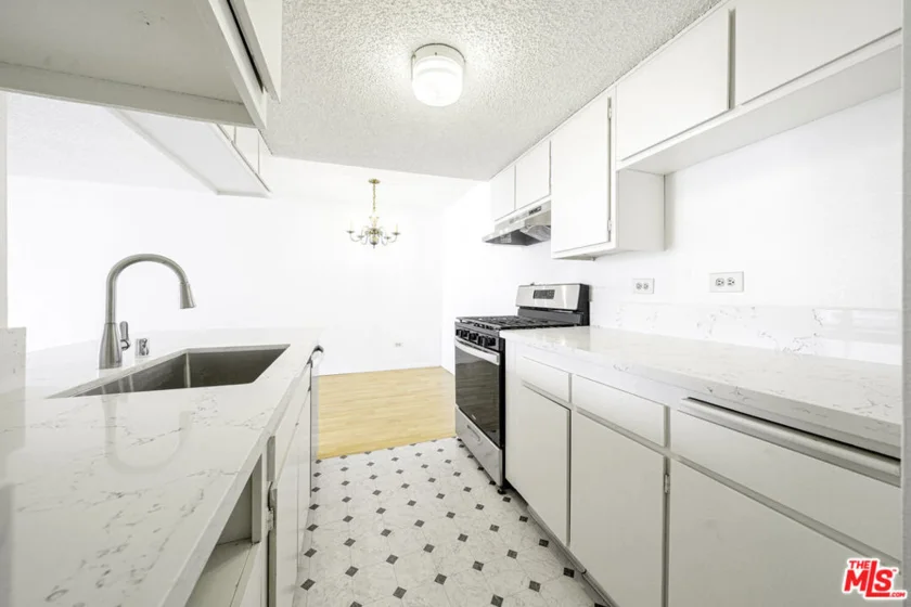 421 S La Fayette Park Place #711 photo 2