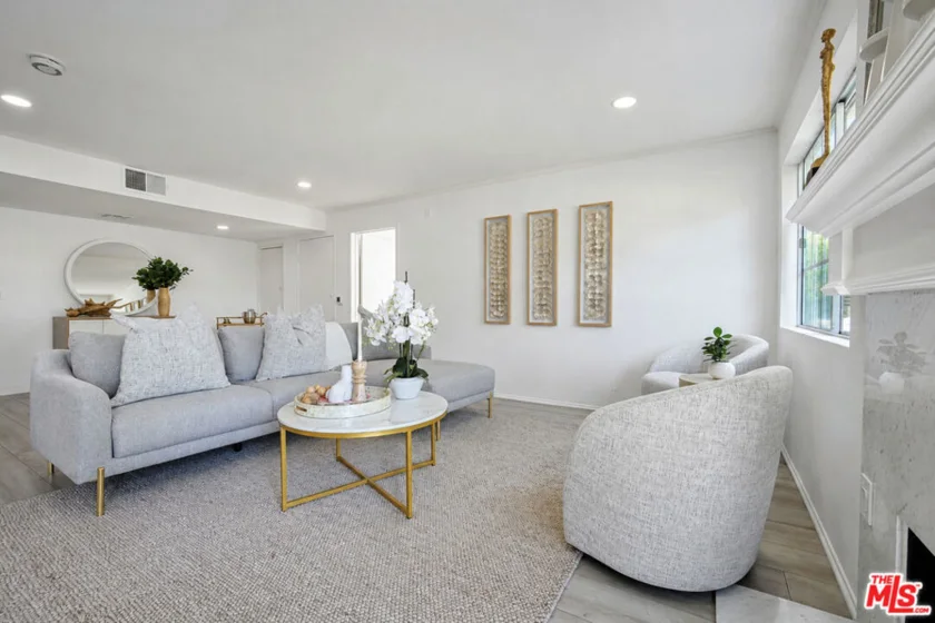 4249 Longridge Avenue #209 photo 25