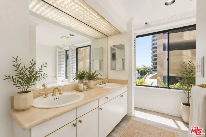 10724 Wilshire Boulevard #211 photo 22
